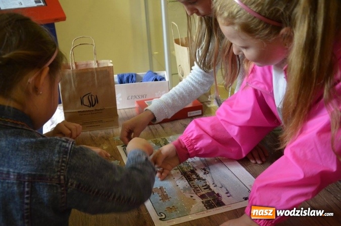 Zdjęcie w galerii na portalu naszwodzislaw.com: Zabawy na przek&oacute;r złej pogodzie wiadomości z regionu