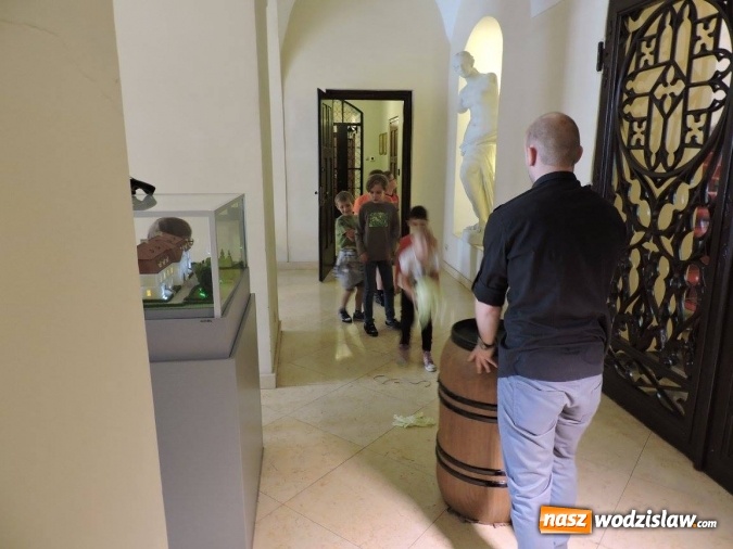 Zdjęcie w galerii na portalu naszwodzislaw.com: Zabawy na przek&oacute;r złej pogodzie wiadomości z regionu