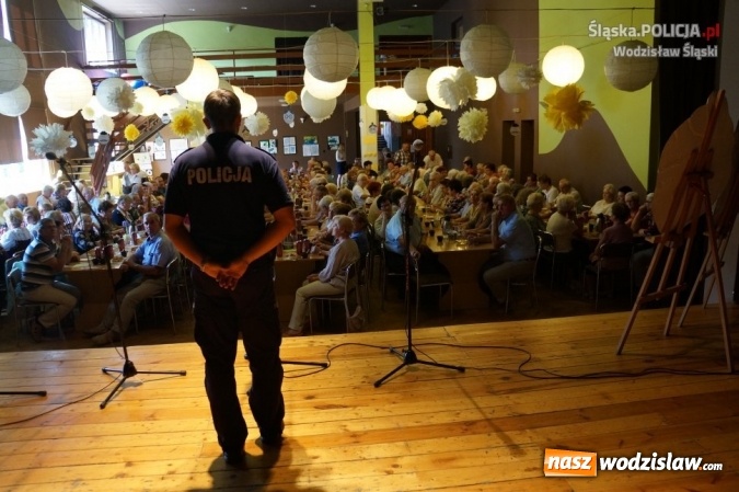 Zdjęcie w galerii na portalu naszwodzislaw.com: Jak działają oszuści? Policjanci przestrzegali senior&oacute;w wiadomości z regionu