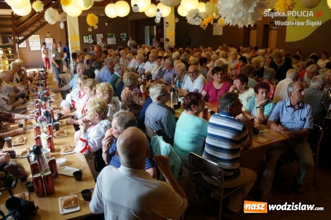 Zdjęcie w galerii na portalu naszwodzislaw.com: Jak działają oszuści? Policjanci przestrzegali senior&oacute;w wiadomości z regionu