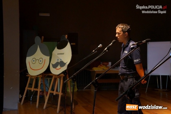 Zdjęcie w galerii na portalu naszwodzislaw.com: Jak działają oszuści? Policjanci przestrzegali senior&oacute;w wiadomości z regionu