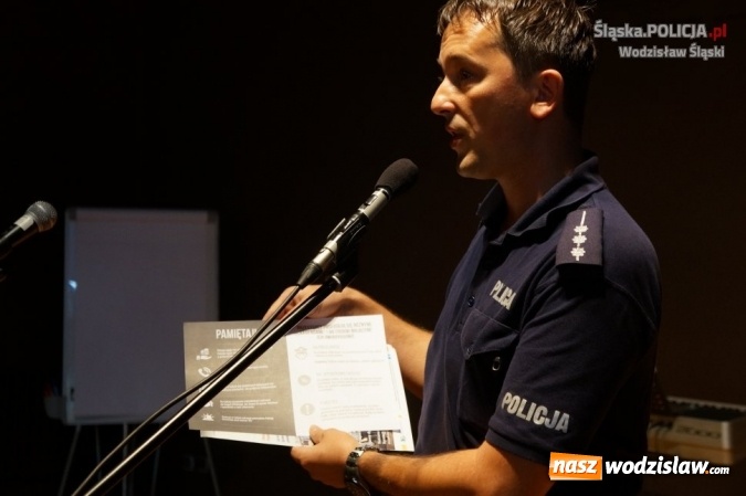 Zdjęcie w galerii na portalu naszwodzislaw.com: Jak działają oszuści? Policjanci przestrzegali senior&oacute;w wiadomości z regionu