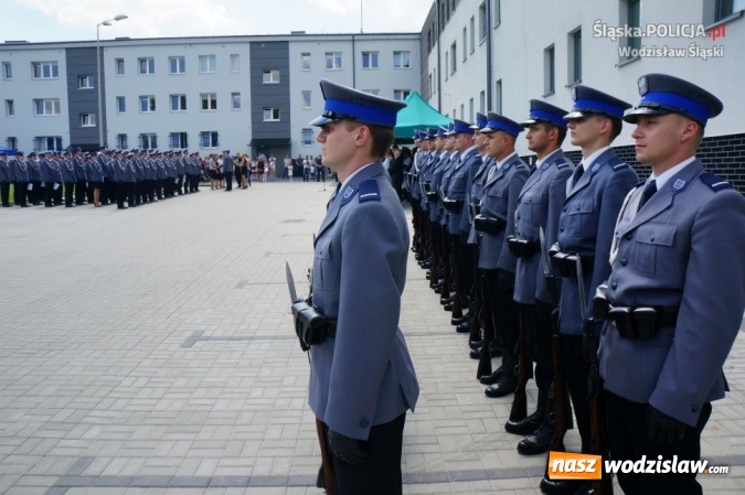 Zdjęcie w galerii na portalu naszwodzislaw.com: Święto policji w Wodzisławiu Śląskim: Awanse, odznaczenia, wyremontowany budynek i nowy komendant wiadomości z regionu