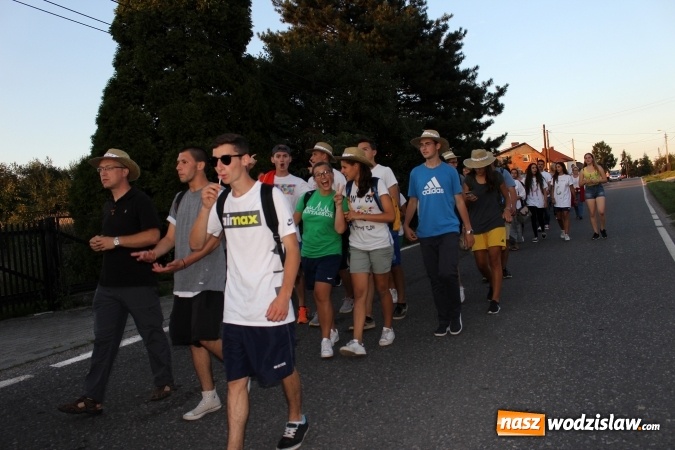 Zdjęcie w galerii na portalu naszwodzislaw.com: Światowe Dni Młodzieży w powiecie wodzisławskim. Droga świata w Pogrzebieniu wiadomości z regionu