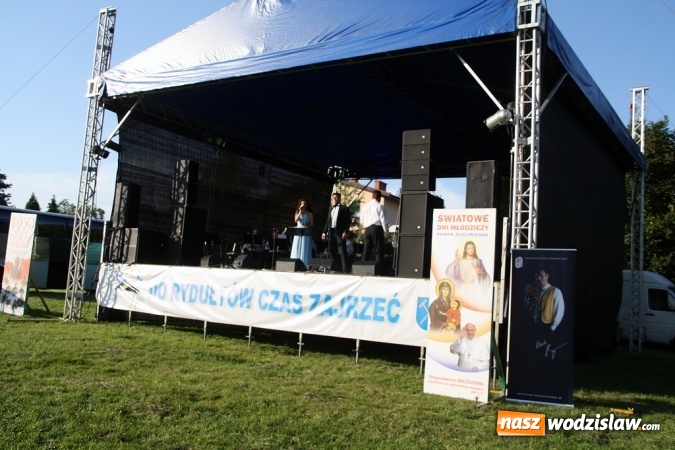 Zdjęcie w galerii na portalu naszwodzislaw.com: ŚDM: Młodzież z Portugalii oraz Niemiec gości w Rydułtowach wiadomości z regionu