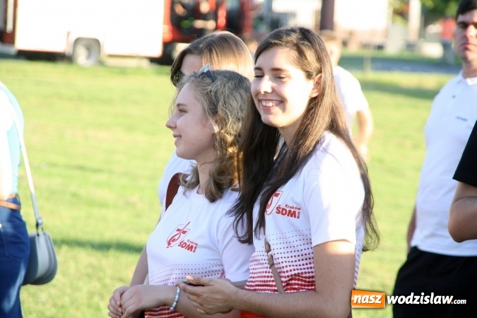 Zdjęcie w galerii na portalu naszwodzislaw.com: ŚDM: Młodzież z Portugalii oraz Niemiec gości w Rydułtowach wiadomości z regionu