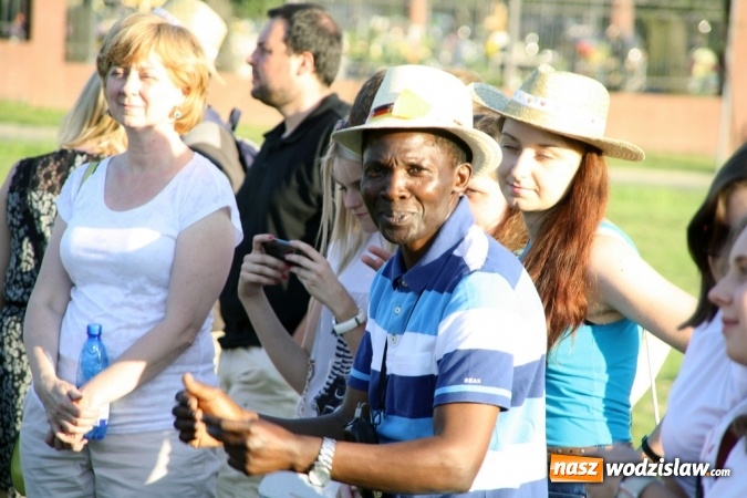 Zdjęcie w galerii na portalu naszwodzislaw.com: ŚDM: Młodzież z Portugalii oraz Niemiec gości w Rydułtowach wiadomości z regionu