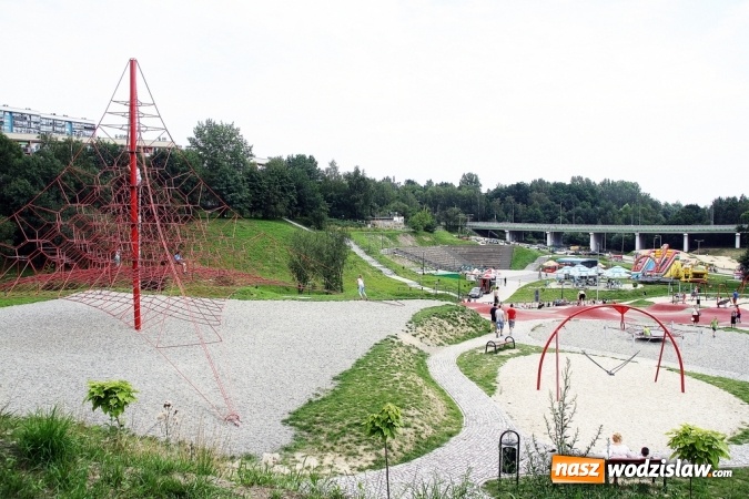 Zdjęcie w galerii na portalu naszwodzislaw.com: Rodzinny Park Rozrywki świętuje swoje urodziny. Zorganizowano Festiwal Atrakcji wiadomości z regionu