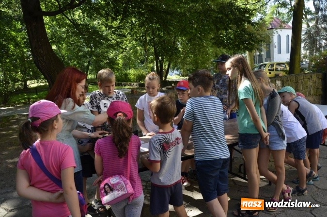 Zdjęcie w galerii na portalu naszwodzislaw.com: Poszukiwali skarb&oacute;w w Parku Miejskim wiadomości z regionu