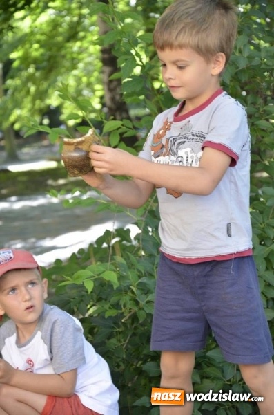 Zdjęcie w galerii na portalu naszwodzislaw.com: Poszukiwali skarb&oacute;w w Parku Miejskim wiadomości z regionu