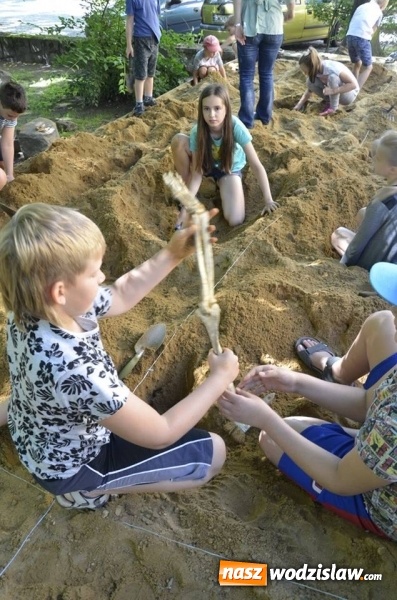 Zdjęcie w galerii na portalu naszwodzislaw.com: Poszukiwali skarb&oacute;w w Parku Miejskim wiadomości z regionu