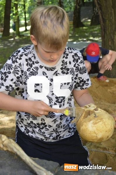Zdjęcie w galerii na portalu naszwodzislaw.com: Poszukiwali skarb&oacute;w w Parku Miejskim wiadomości z regionu