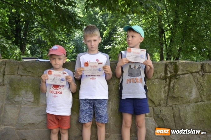 Zdjęcie w galerii na portalu naszwodzislaw.com: Poszukiwali skarb&oacute;w w Parku Miejskim wiadomości z regionu