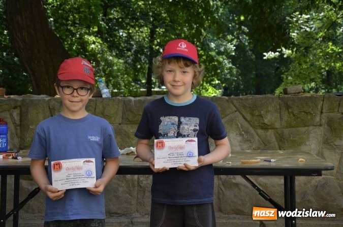 Zdjęcie w galerii na portalu naszwodzislaw.com: Poszukiwali skarb&oacute;w w Parku Miejskim wiadomości z regionu