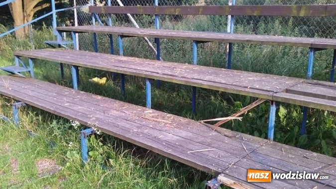 Zdjęcie w galerii na portalu naszwodzislaw.com: Boisko w Radlinie II zdewastowane wiadomości z regionu