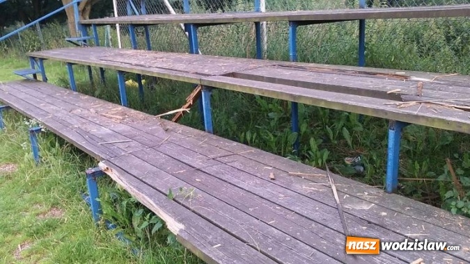 Zdjęcie w galerii na portalu naszwodzislaw.com: Boisko w Radlinie II zdewastowane wiadomości z regionu