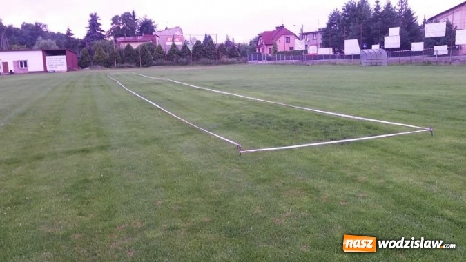 Zdjęcie w galerii na portalu naszwodzislaw.com: Boisko w Radlinie II zdewastowane wiadomości z regionu