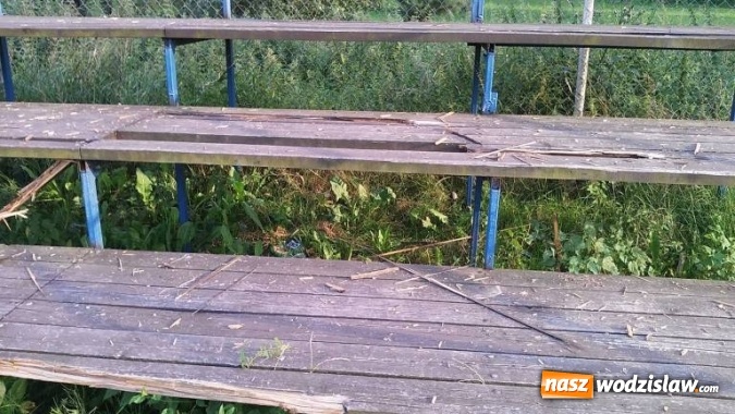 Zdjęcie w galerii na portalu naszwodzislaw.com: Boisko w Radlinie II zdewastowane wiadomości z regionu