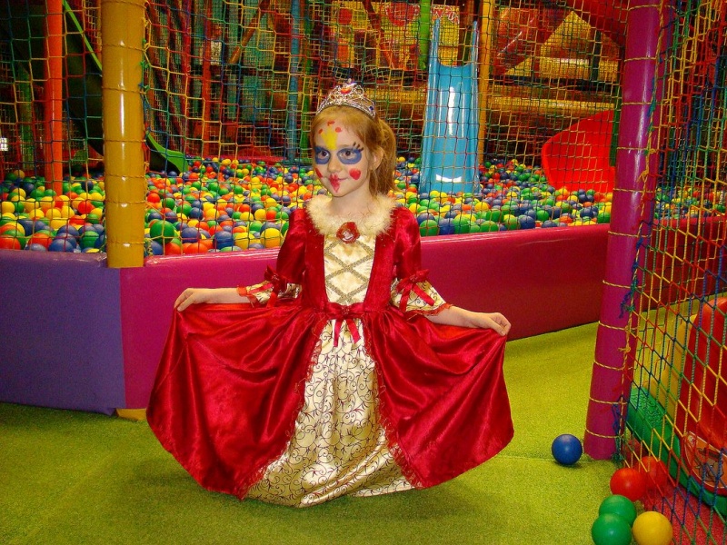 Zdjęcie w galerii na portalu naszwodzislaw.com: Młodzi balowali w Zoolandii wiadomości z regionu