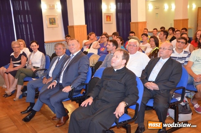 Zdjęcie w galerii na portalu naszwodzislaw.com: Młodzi Włosi z Bergamo odwiedzili DPS w Gorzycach wiadomości z regionu