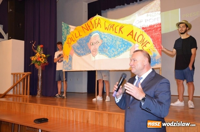 Zdjęcie w galerii na portalu naszwodzislaw.com: Młodzi Włosi z Bergamo odwiedzili DPS w Gorzycach wiadomości z regionu