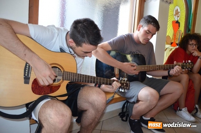 Zdjęcie w galerii na portalu naszwodzislaw.com: Młodzi Włosi z Bergamo odwiedzili DPS w Gorzycach wiadomości z regionu