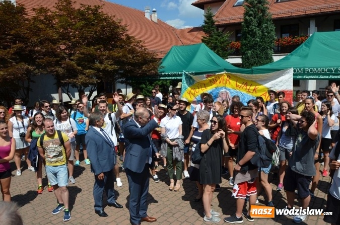 Zdjęcie w galerii na portalu naszwodzislaw.com: Młodzi Włosi z Bergamo odwiedzili DPS w Gorzycach wiadomości z regionu