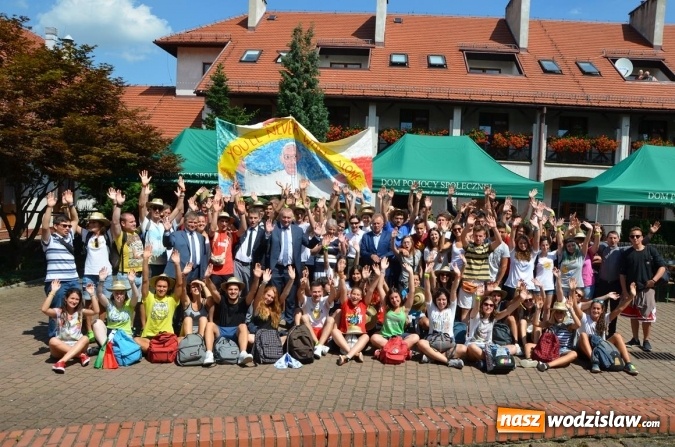 Zdjęcie w galerii na portalu naszwodzislaw.com: Młodzi Włosi z Bergamo odwiedzili DPS w Gorzycach wiadomości z regionu