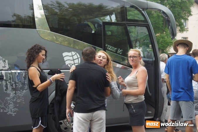 Zdjęcie w galerii na portalu naszwodzislaw.com: Pożegnanie włoskich pielgrzymów z rodzinami z Mszany i Połomi  wiadomości z regionu