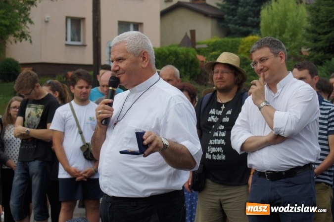 Zdjęcie w galerii na portalu naszwodzislaw.com: Pożegnanie włoskich pielgrzymów z rodzinami z Mszany i Połomi  wiadomości z regionu
