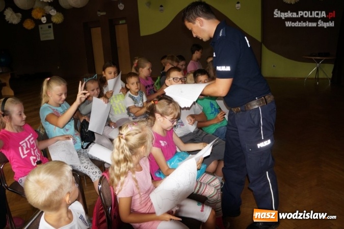Zdjęcie w galerii na portalu naszwodzislaw.com: Wakacje ze Sznupkiem w Czyżowicach. Policjanci rozmawiali z najmłodszymi o bezpieczeństwie wiadomości z regionu