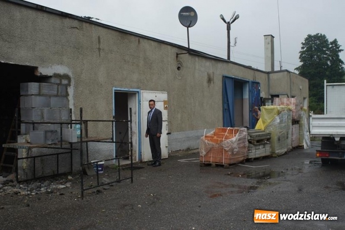 Zdjęcie w galerii na portalu naszwodzislaw.com: Stary barak przy ul. Tuskera w Mszanie zyska nowy wygląd i funkcje wiadomości z regionu