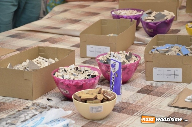 Zdjęcie w galerii na portalu naszwodzislaw.com: Czy mozaika jest trudna? O tym przekonali się uczestnicy warsztat&oacute;w w wodzisławskim Muzeum wiadomości z regionu