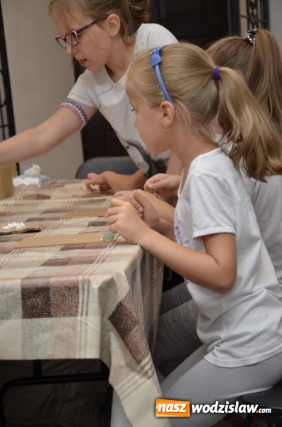 Zdjęcie w galerii na portalu naszwodzislaw.com: Czy mozaika jest trudna? O tym przekonali się uczestnicy warsztat&oacute;w w wodzisławskim Muzeum wiadomości z regionu