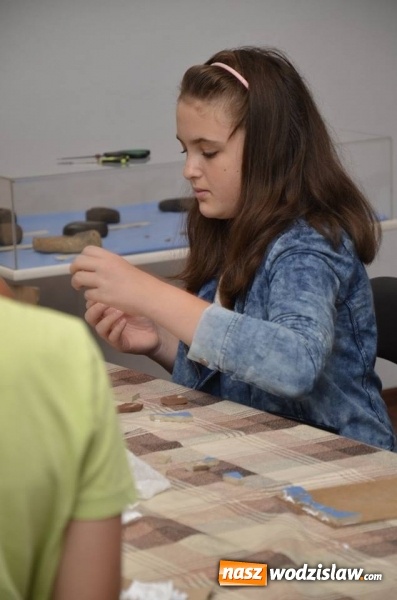 Zdjęcie w galerii na portalu naszwodzislaw.com: Czy mozaika jest trudna? O tym przekonali się uczestnicy warsztat&oacute;w w wodzisławskim Muzeum wiadomości z regionu