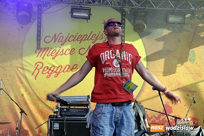Zdjęcie w galerii na portalu naszwodzislaw.com: Festiwal Reggae 2016. Grubson porwał publiczność wiadomości z regionu