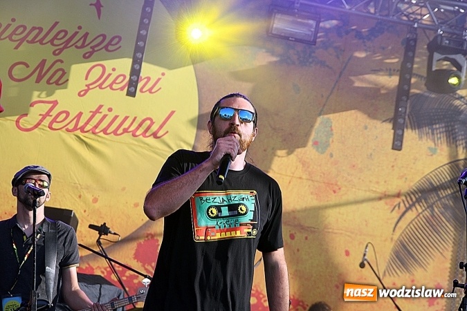 Zdjęcie w galerii na portalu naszwodzislaw.com: Festiwal Reggae 2016. Grubson porwał publiczność wiadomości z regionu