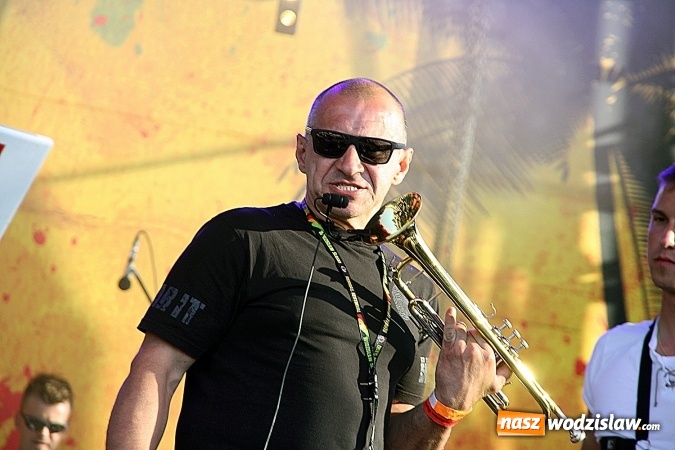 Zdjęcie w galerii na portalu naszwodzislaw.com: Festiwal Reggae 2016. Grubson porwał publiczność wiadomości z regionu