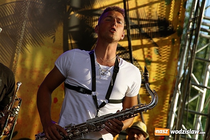 Zdjęcie w galerii na portalu naszwodzislaw.com: Festiwal Reggae 2016. Grubson porwał publiczność wiadomości z regionu