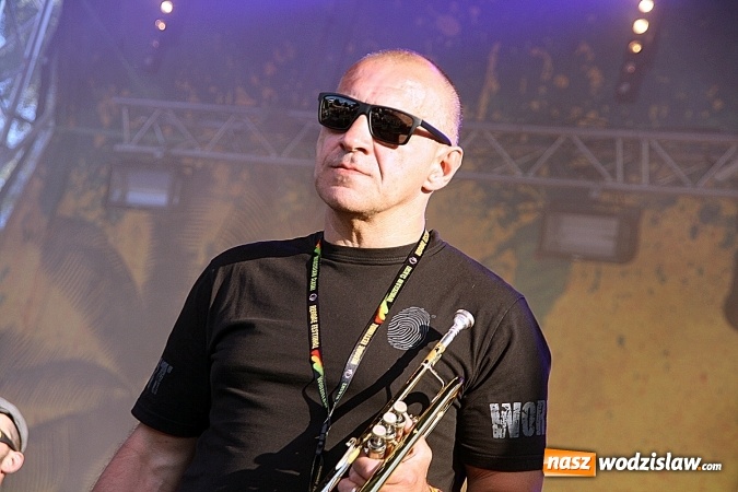 Zdjęcie w galerii na portalu naszwodzislaw.com: Festiwal Reggae 2016. Grubson porwał publiczność wiadomości z regionu