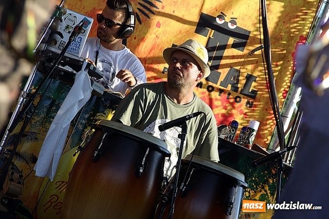 Zdjęcie w galerii na portalu naszwodzislaw.com: Festiwal Reggae 2016. Grubson porwał publiczność wiadomości z regionu