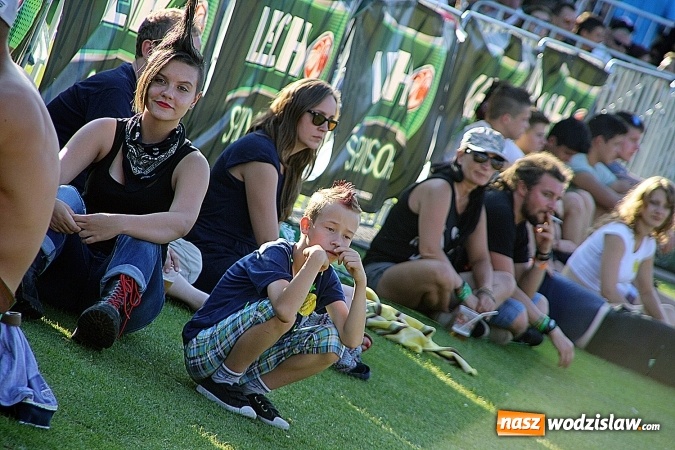 Zdjęcie w galerii na portalu naszwodzislaw.com: Festiwal Reggae 2016. Grubson porwał publiczność wiadomości z regionu