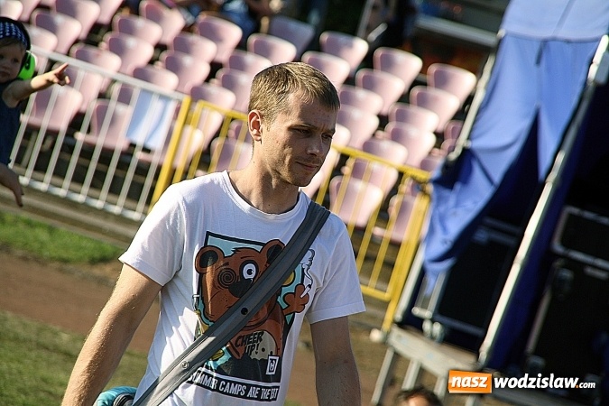 Zdjęcie w galerii na portalu naszwodzislaw.com: Festiwal Reggae 2016. Grubson porwał publiczność wiadomości z regionu