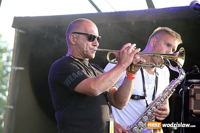 Zdjęcie w galerii na portalu naszwodzislaw.com: Festiwal Reggae 2016. Grubson porwał publiczność wiadomości z regionu