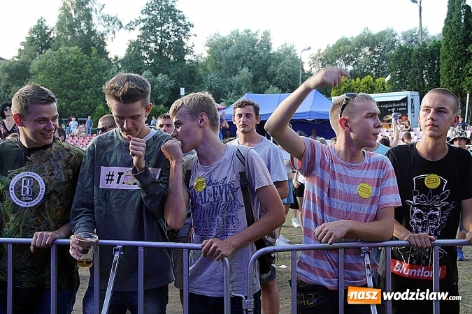 Zdjęcie w galerii na portalu naszwodzislaw.com: Festiwal Reggae 2016. Grubson porwał publiczność wiadomości z regionu