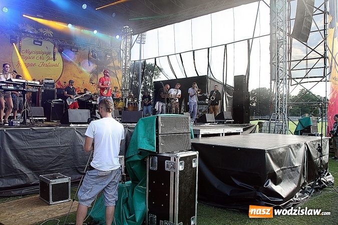 Zdjęcie w galerii na portalu naszwodzislaw.com: Festiwal Reggae 2016. Grubson porwał publiczność wiadomości z regionu