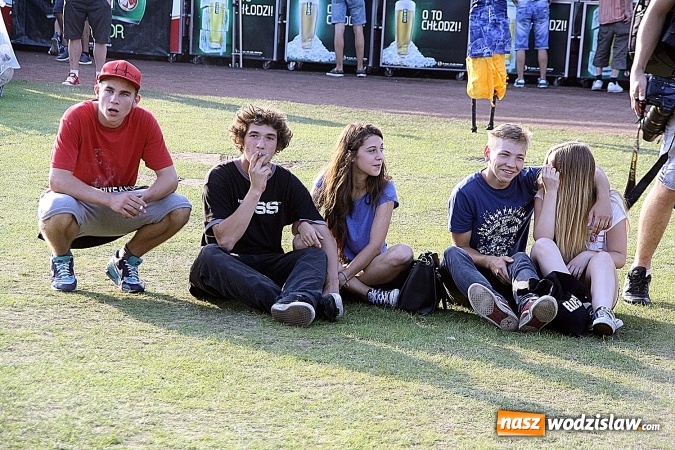 Zdjęcie w galerii na portalu naszwodzislaw.com: Festiwal Reggae 2016. Grubson porwał publiczność wiadomości z regionu