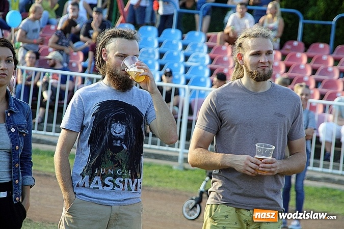 Zdjęcie w galerii na portalu naszwodzislaw.com: Festiwal Reggae 2016. Grubson porwał publiczność wiadomości z regionu
