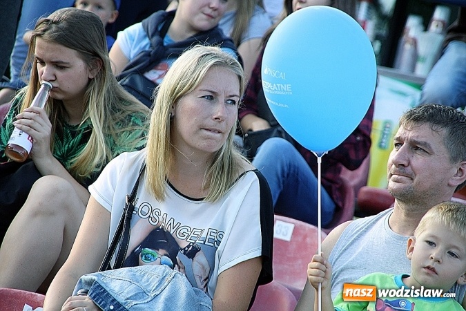 Zdjęcie w galerii na portalu naszwodzislaw.com: Festiwal Reggae 2016. Grubson porwał publiczność wiadomości z regionu