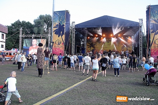 Zdjęcie w galerii na portalu naszwodzislaw.com: Festiwal Reggae 2016. Grubson porwał publiczność wiadomości z regionu